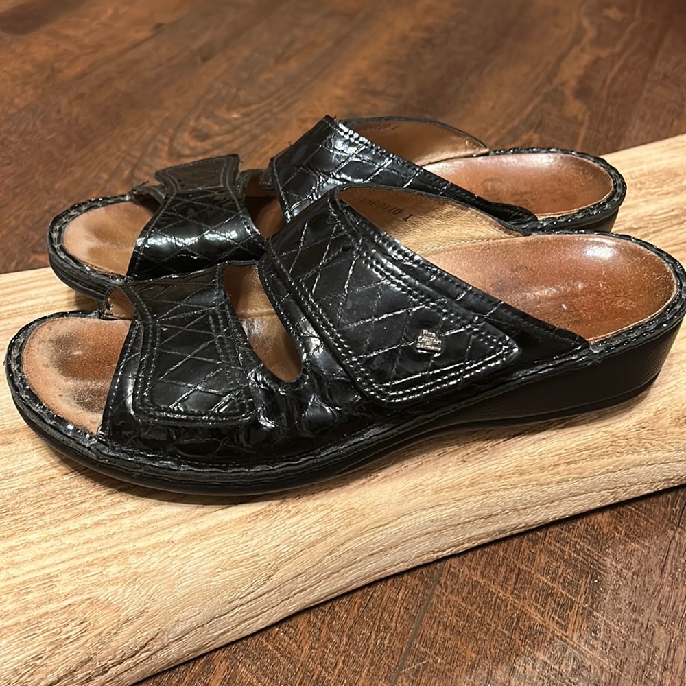 Finn Comfort Black Quilted Sandals